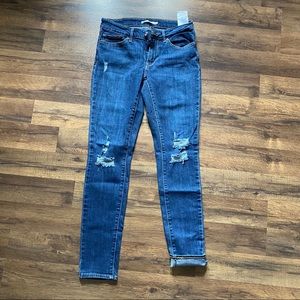 Levi’s 711 Skinny Jeans